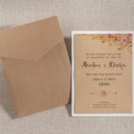 Προσκλητήριο γάμου floral ,φάκελος κράφτ και κάρτα απο 2 χαρτιά (λευκό και κραφτ)