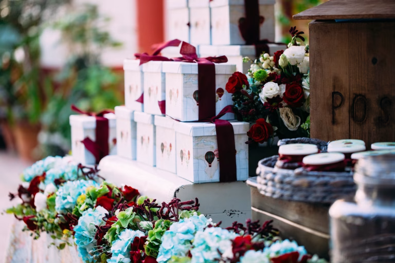 Εντυπωσιακή βάπτιση αγοριού στην Αθήνα με θέμα το αερόστατο