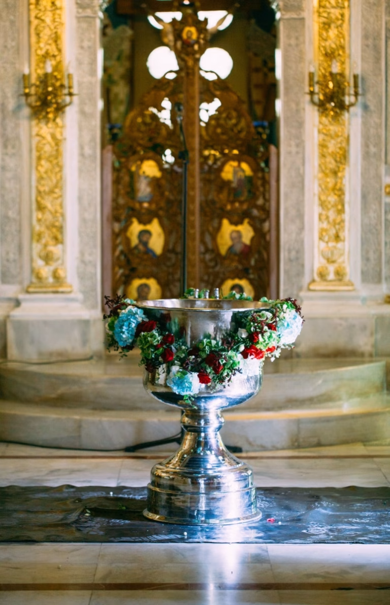 Εντυπωσιακή βάπτιση αγοριού στην Αθήνα με θέμα το αερόστατο