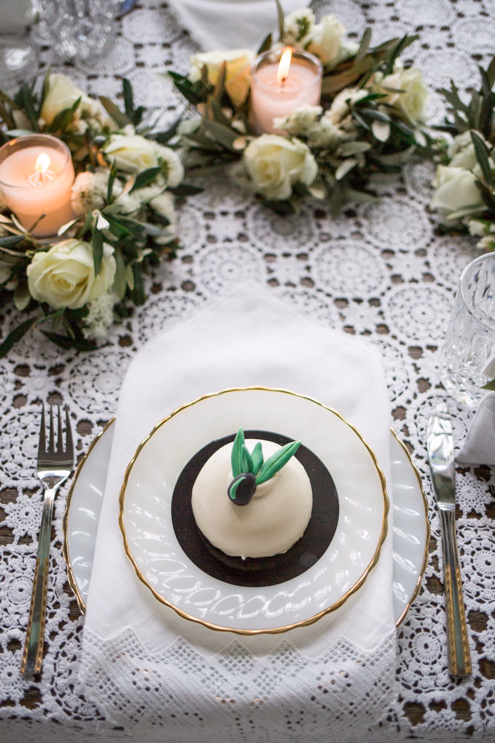 Γάμος με ελιά και παραδοσιακά ελληνικά στοιχεία