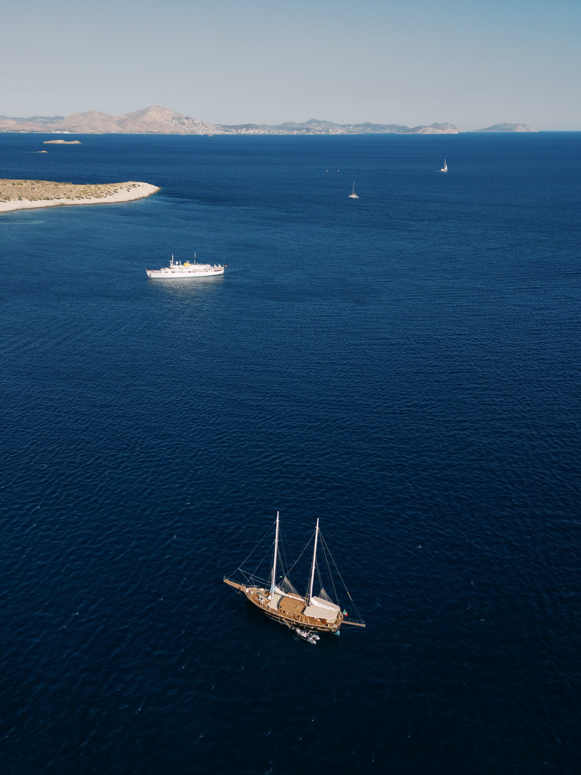 Γάμος σε νησί με θέα τη θάλασσα, destination wedding, luxury wedding setup, floral design