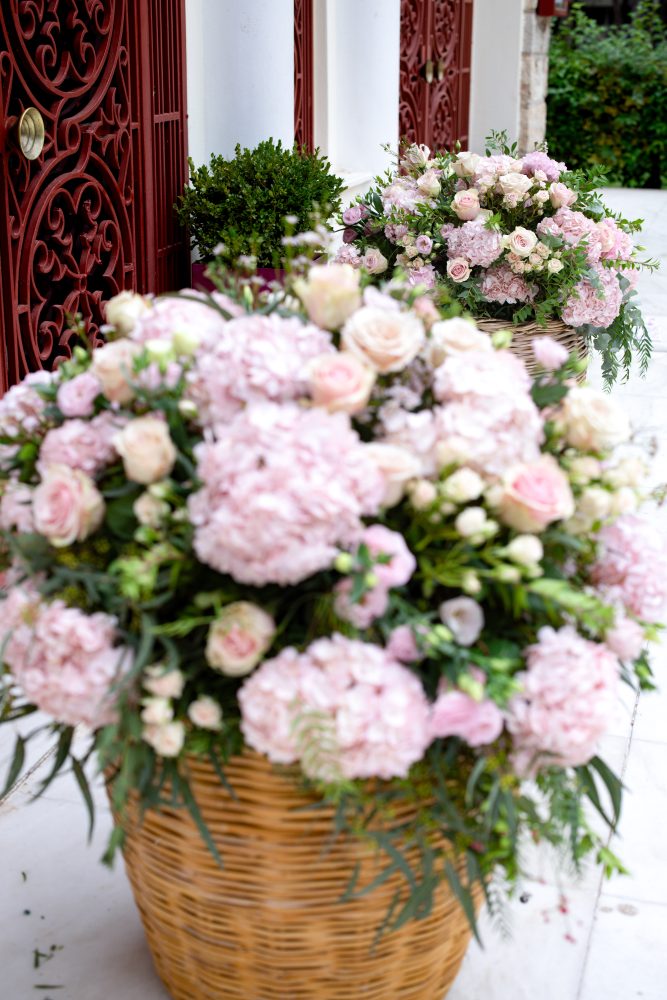 Ρομαντική κοριτσίστικη βάπτιση στο Anassa City Events με ανθοστολισμό, κατασκευή μπαλονιών με όνομα, μπομπονιέρες και δωράκια για τους καλεσμένους μετά το μυστήριο στον Άγιο Δημήτριο Ψυχικού.