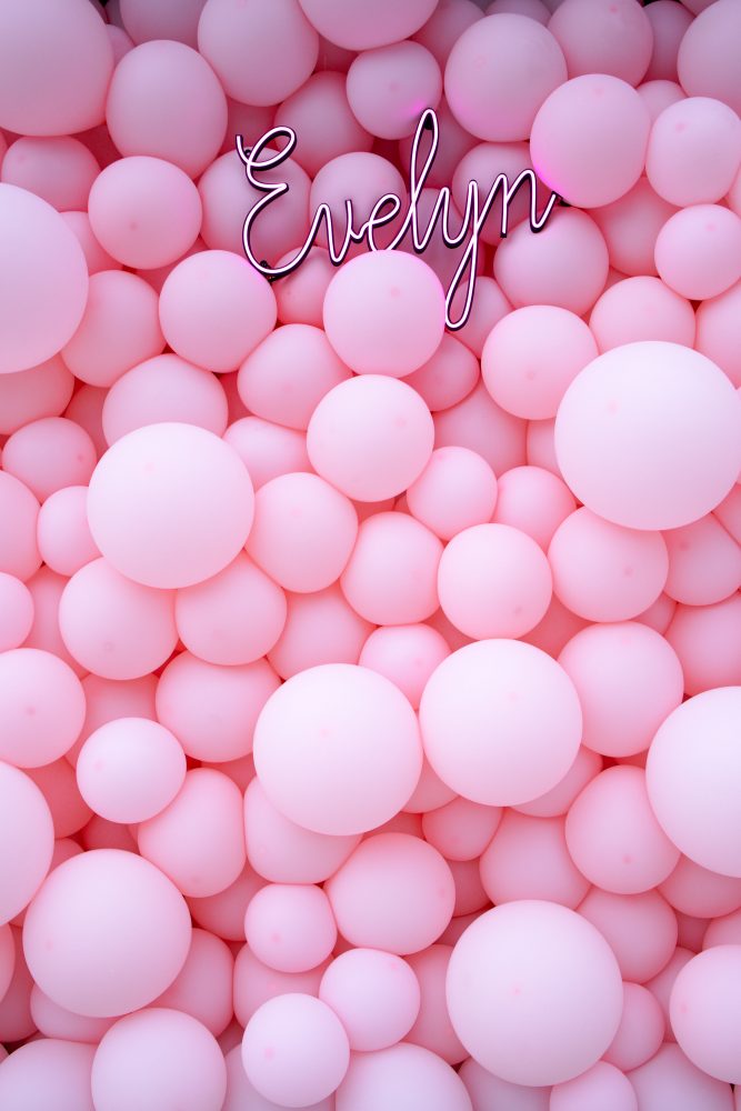 Ρομαντική κοριτσίστικη βάπτιση στο Anassa City Events με ανθοστολισμό, κατασκευή μπαλονιών με όνομα, μπομπονιέρες και δωράκια για τους καλεσμένους μετά το μυστήριο στον Άγιο Δημήτριο Ψυχικού.