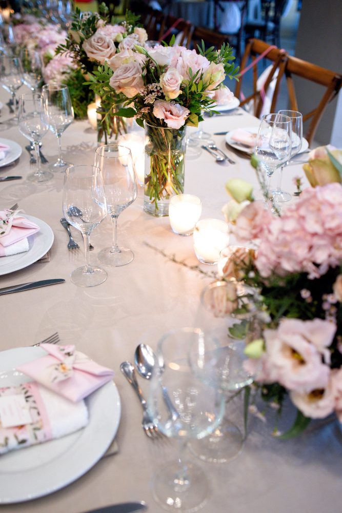 Ρομαντική κοριτσίστικη βάπτιση στο Anassa City Events με ανθοστολισμό, κατασκευή μπαλονιών με όνομα, μπομπονιέρες και δωράκια για τους καλεσμένους μετά το μυστήριο στον Άγιο Δημήτριο Ψυχικού.